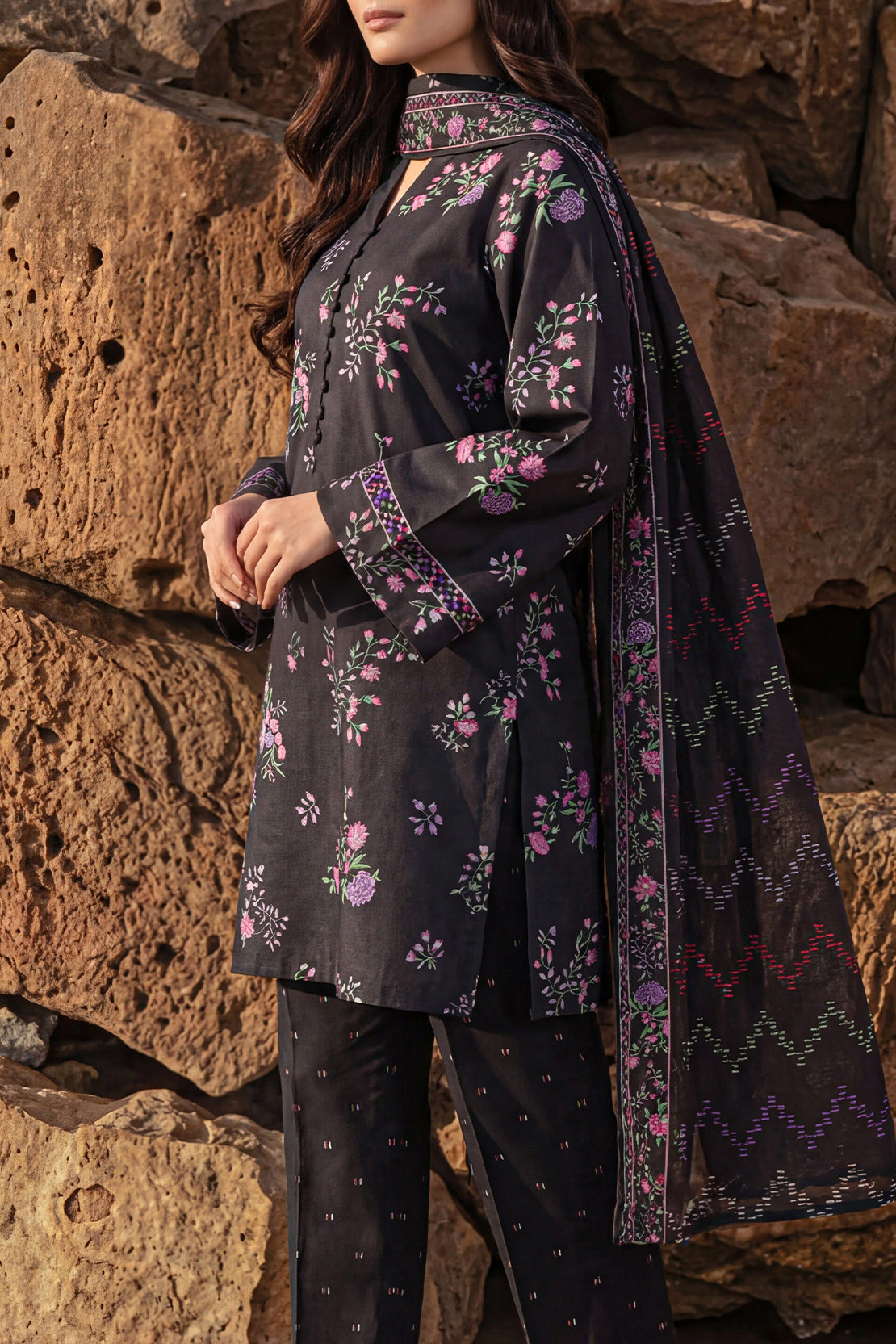 Unstitched Printed Lawn 3 Piece – SAYA
