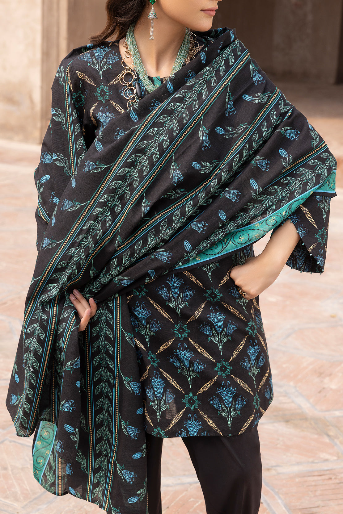 Black Paisley Floral Lawn 3-Piece 2